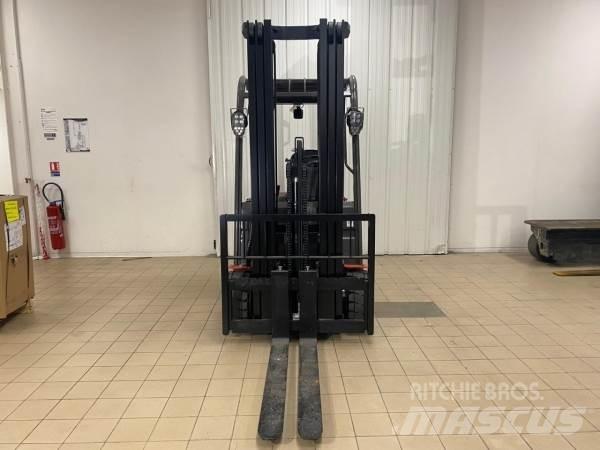Manitou ME320 Terenski viličar