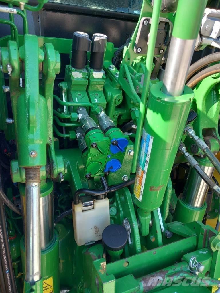 John Deere 5125 R Traktori