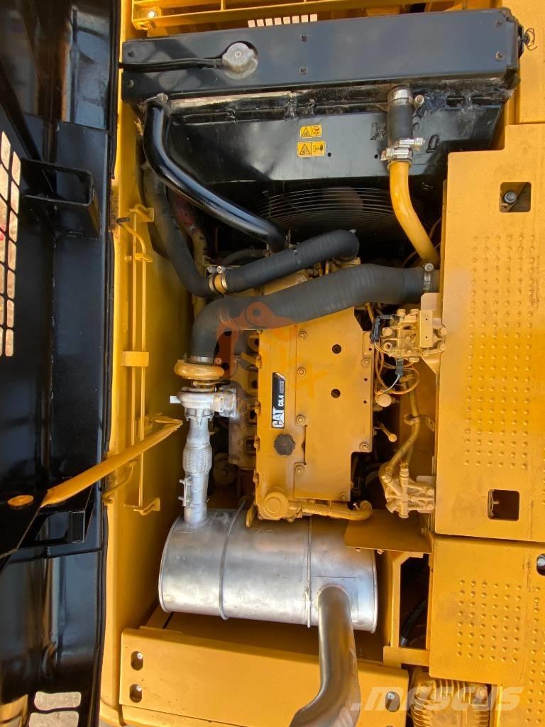 CAT CAT320 D2 Bageri gusjeničari