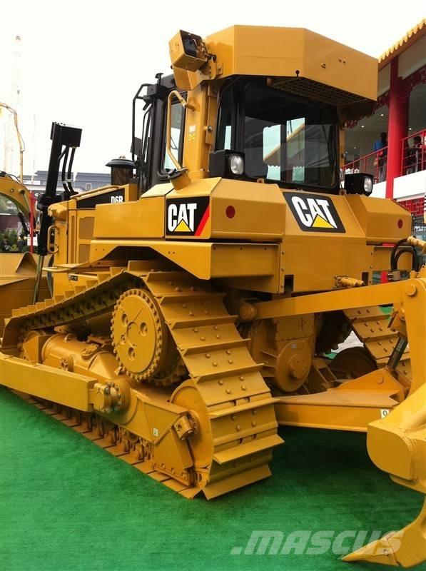 Komatsu d65ex-16 Buldožeri gusjeničari