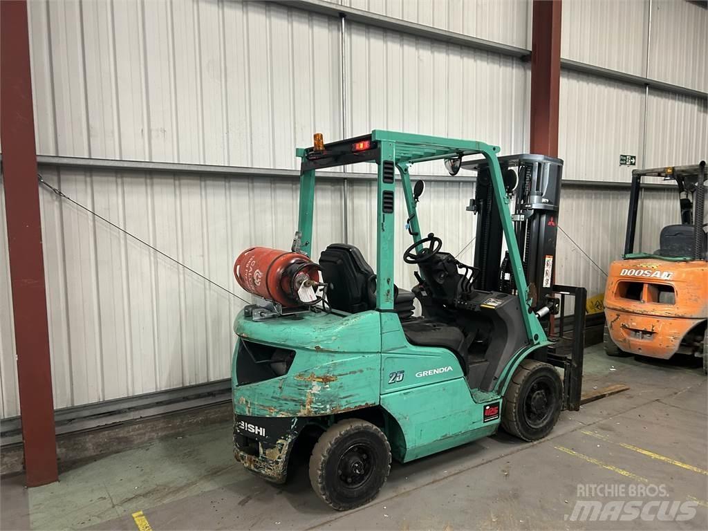 Mitsubishi FG25NT Plinski viličari