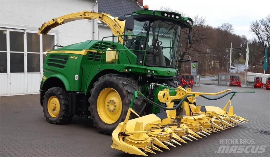 John Deere 8400i Strojevi za krmu na vlastiti pogon