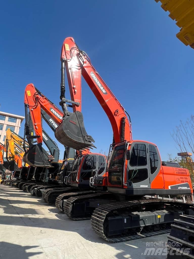 Doosan DX 225 Bageri gusjeničari