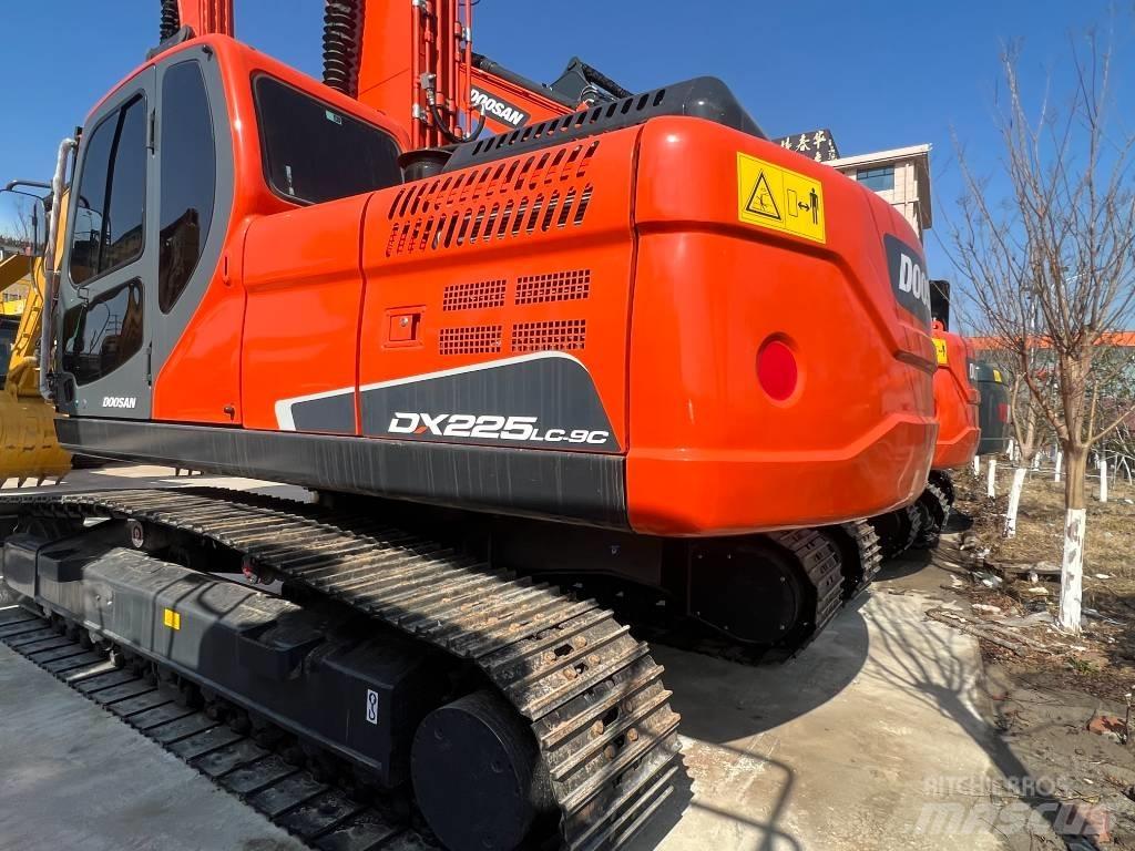 Doosan DX 225 Bageri gusjeničari