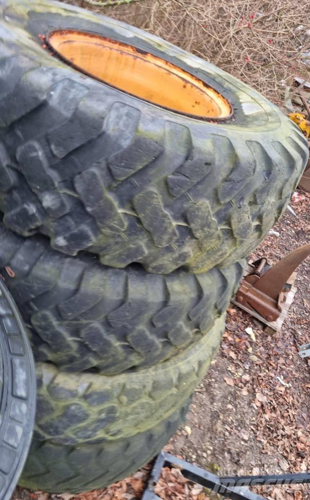  Dæk og fælg Case 721 Utovarivači na kotačima