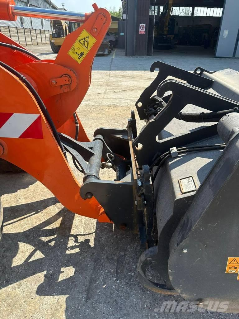 Komatsu WA 80 M-8 Utovarivači na kotačima