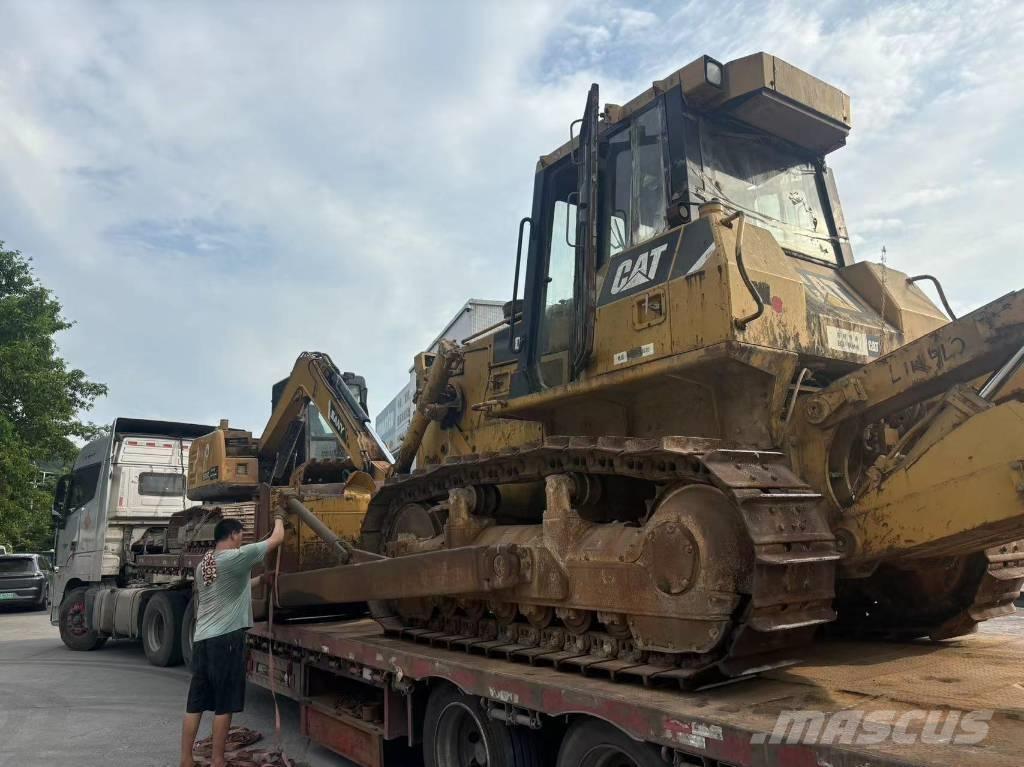 CAT D7G2 Buldožeri gusjeničari