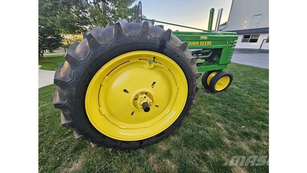 John Deere B Bageri
