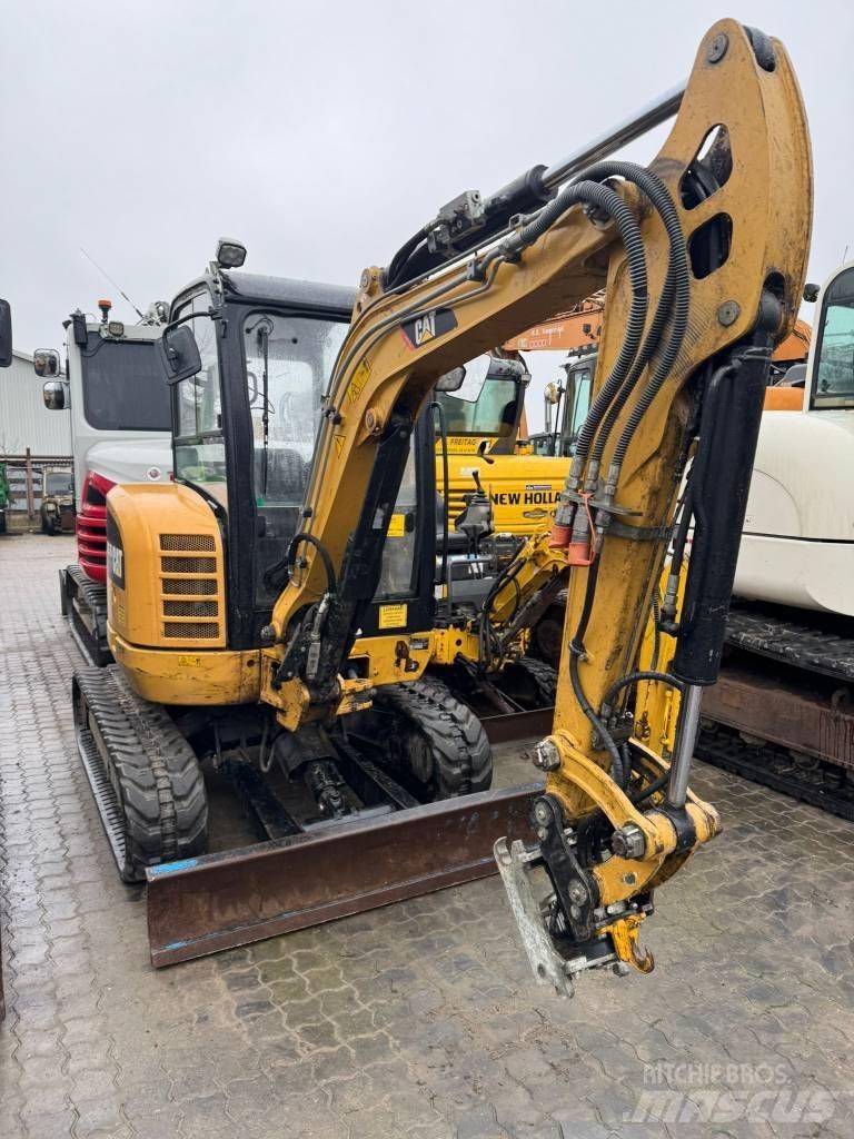 CAT 302.7 D Mini bageri <7t