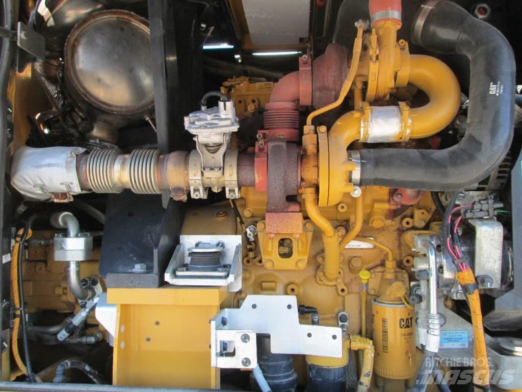 CAT M 317F Bageri na kotačima