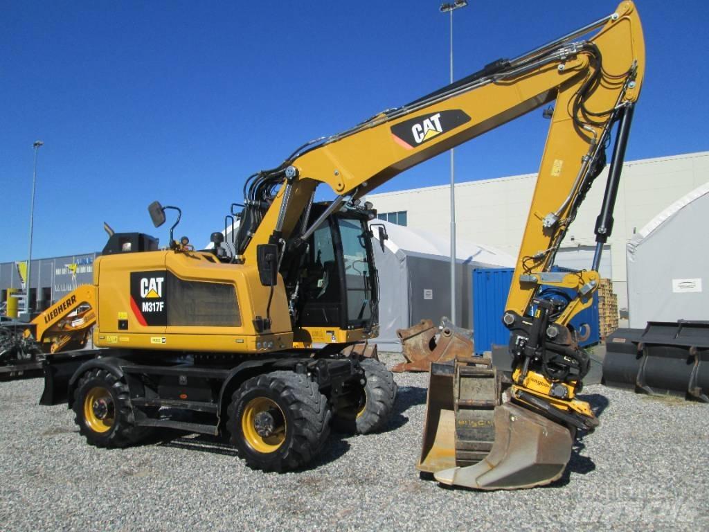 CAT M 317F Bageri na kotačima