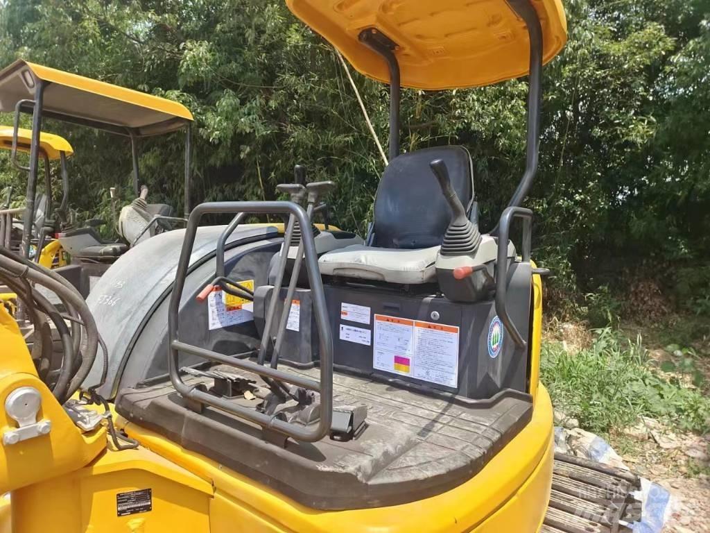 Komatsu PC35 Bageri gusjeničari