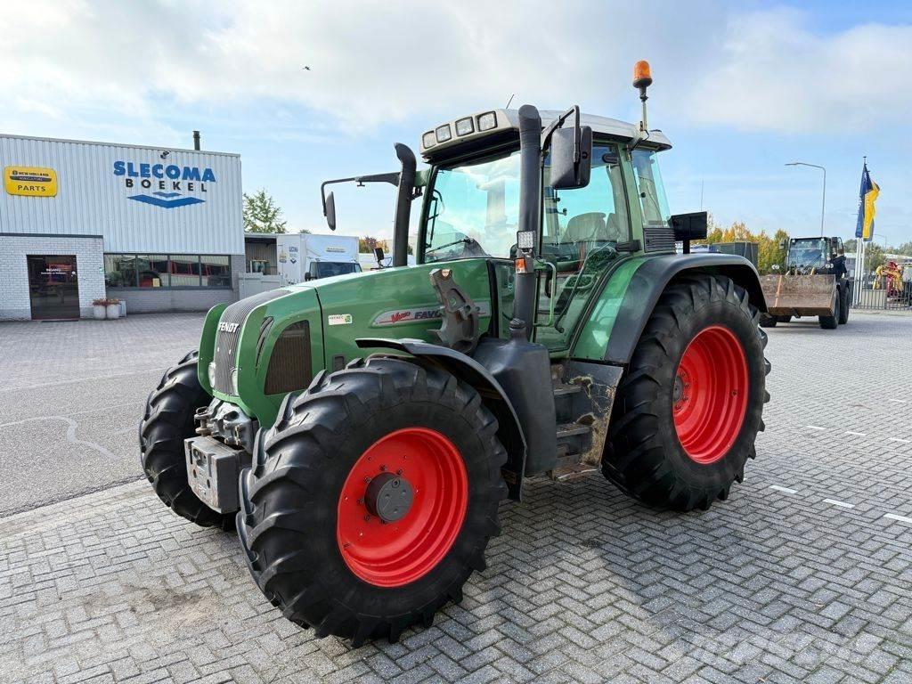 Fendt 712 Vario Traktori
