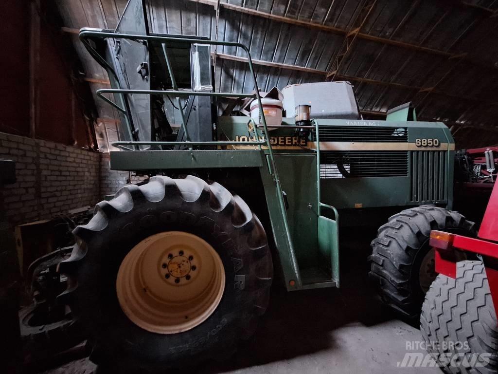 John Deere 6850 Strojevi za krmu na vlastiti pogon