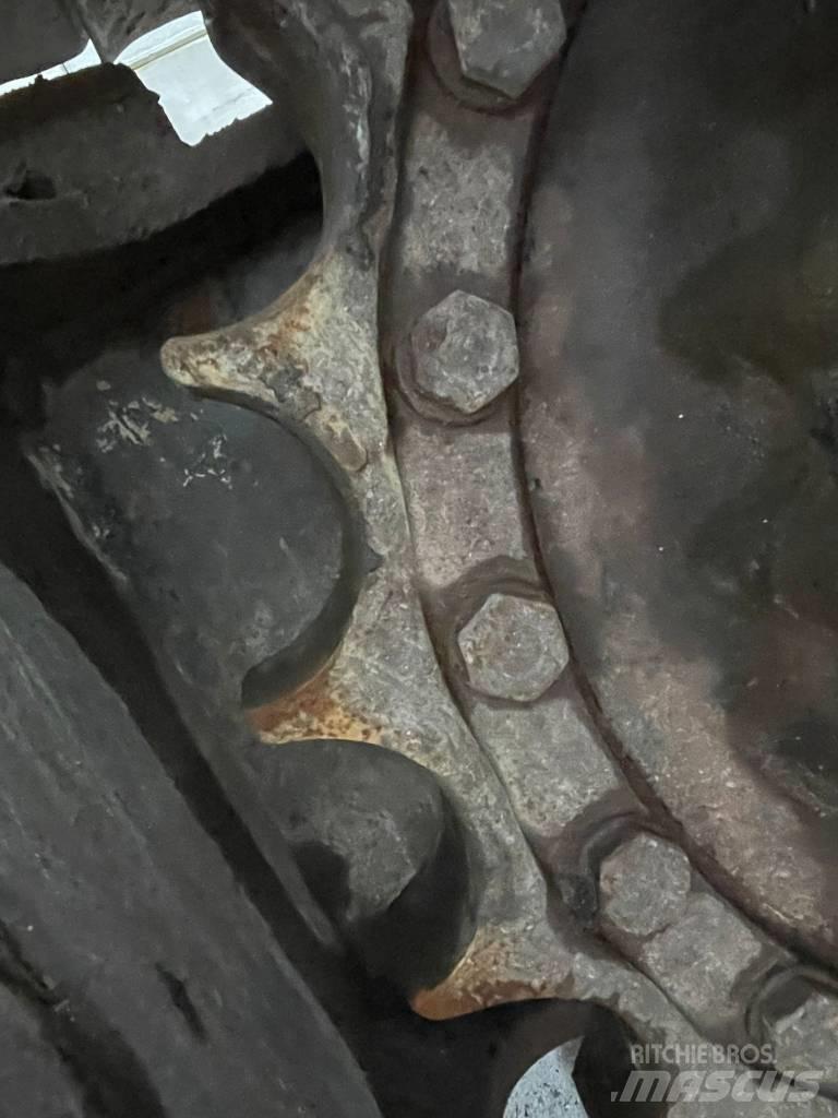 Komatsu PC 210 Bageri gusjeničari