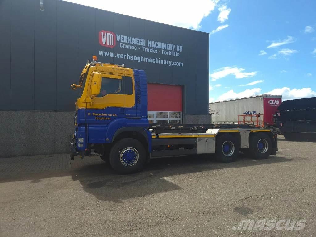 MAN TGS 24.440 Rol kiper kamioni s kukama za dizanje