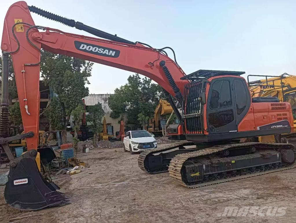 Doosan DX 225 LCA Bageri gusjeničari