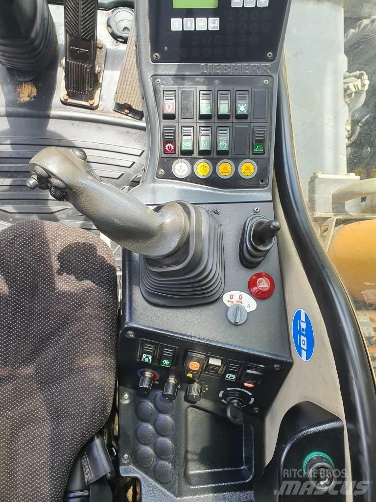 Liebherr A314 Bageri na kotačima