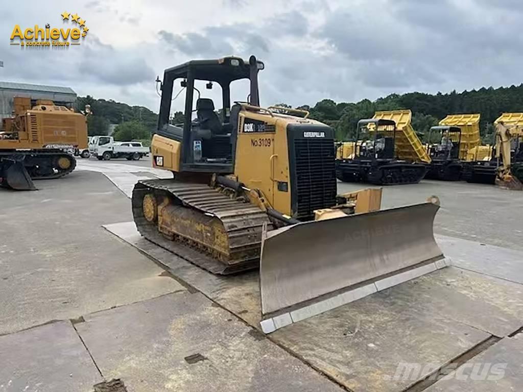 CAT D 3 K 2 Buldožeri gusjeničari