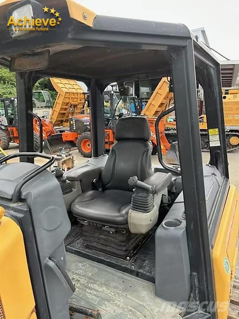 CAT D 3 K 2 Buldožeri gusjeničari