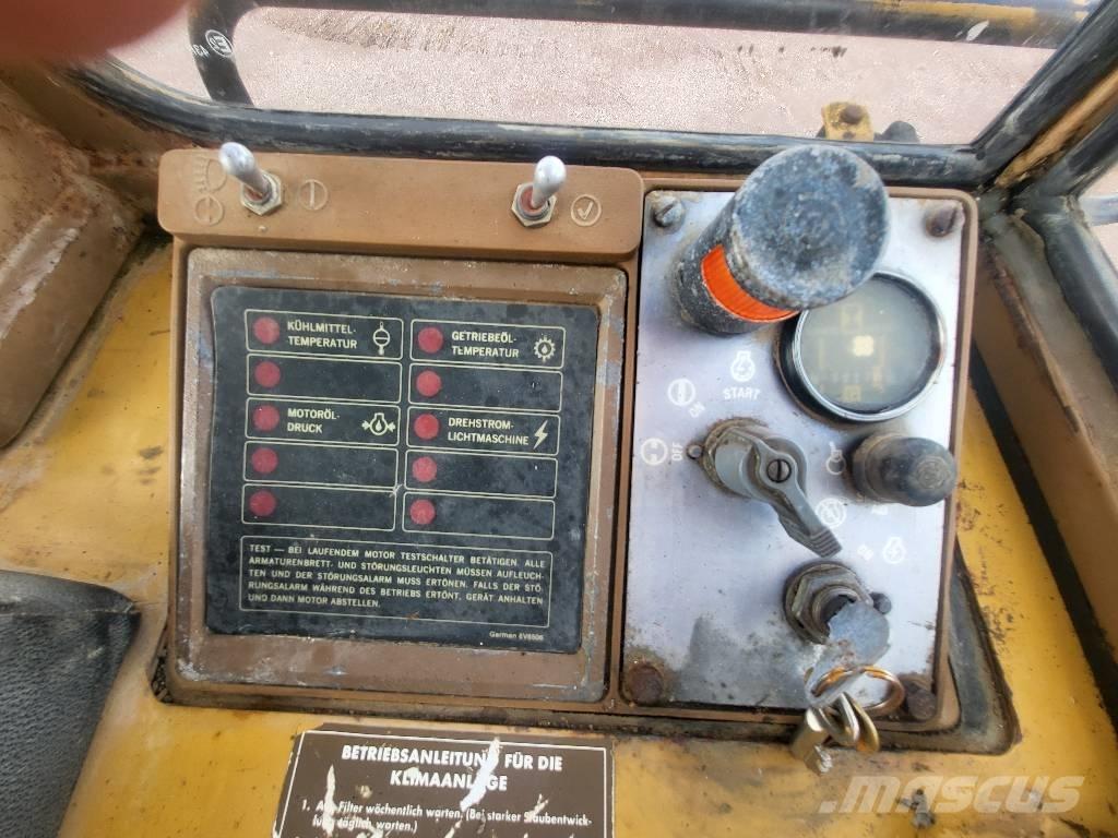 CAT 943 Utovarivači gusjeničari