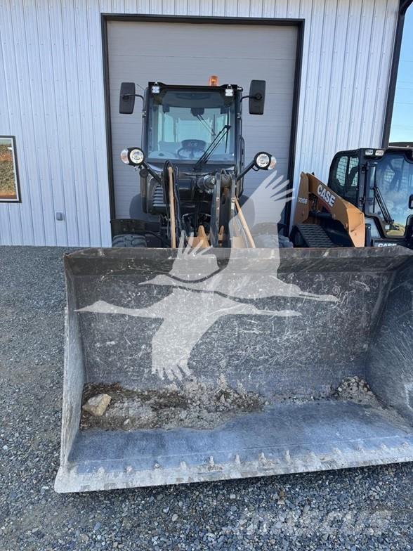 CASE 221F Utovarivači na kotačima