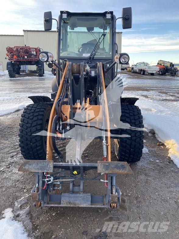 CASE 221F Utovarivači na kotačima