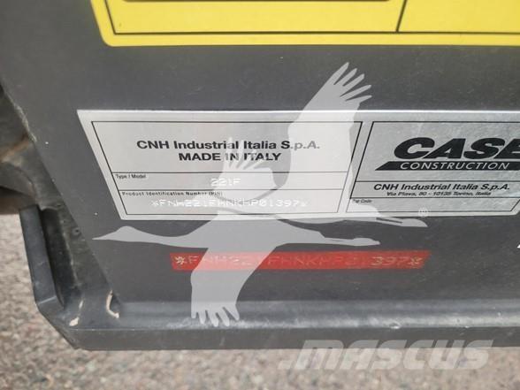 CASE 221F Utovarivači na kotačima