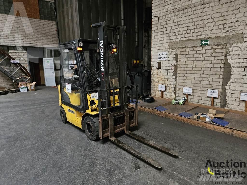 Hyundai 18D-7E Dizelski viličari