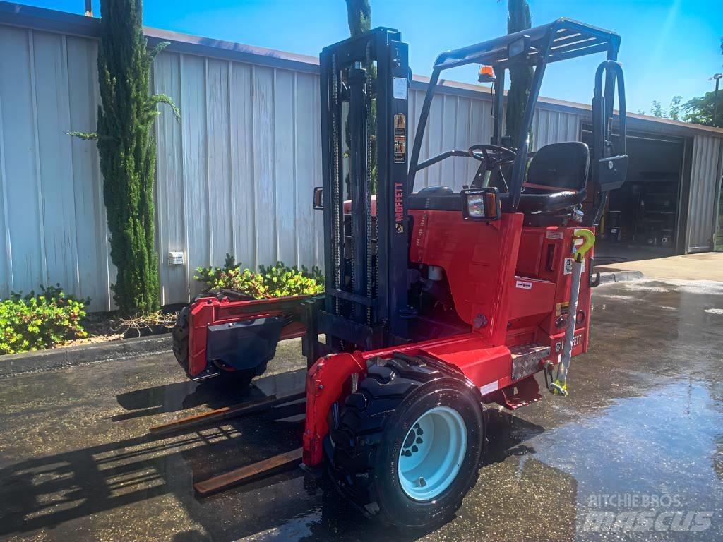 Moffett M55 Mobilni viličari