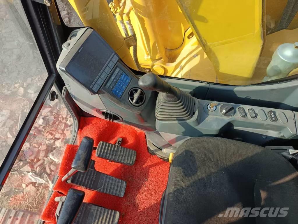 Komatsu PC 138 Bageri gusjeničari