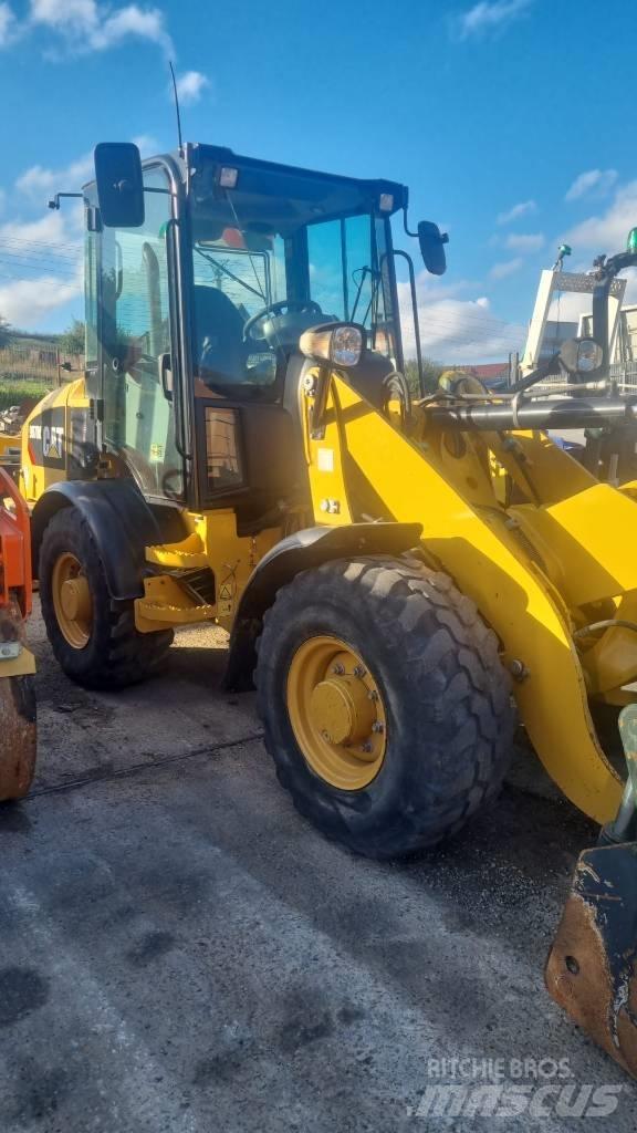 CAT 907M Utovarivači na kotačima