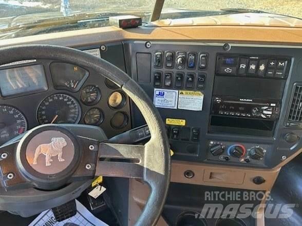 Mack GRANITE GU713 Kiper kamioni