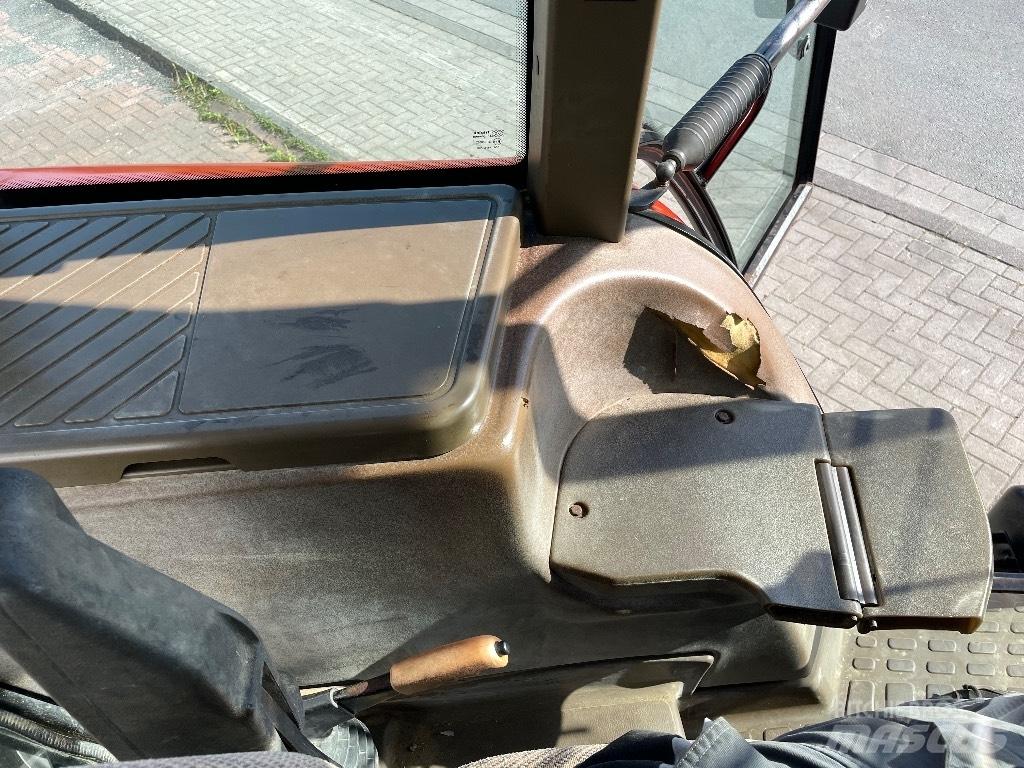 New Holland M 160 Traktori