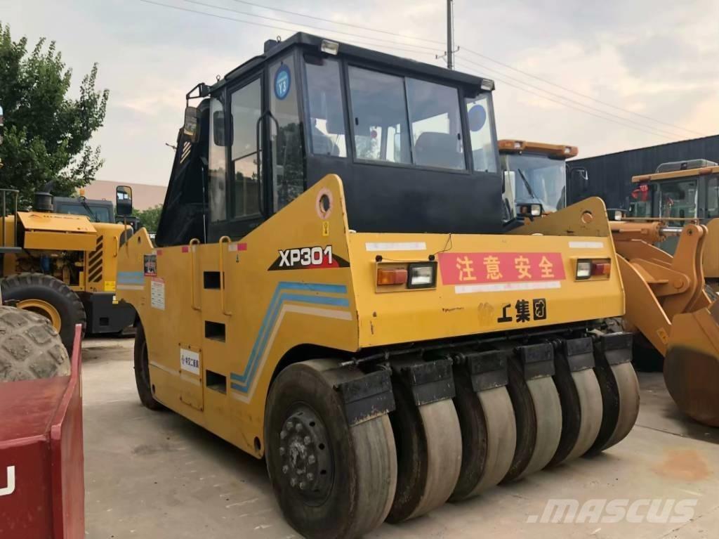 XCMG XP301 Gumeni valjci na kotačima
