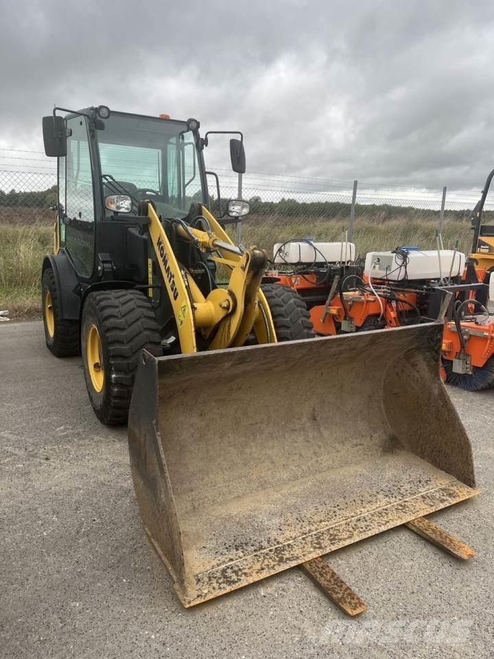 Komatsu WA70M-8EO Višenamjenski utovarivači