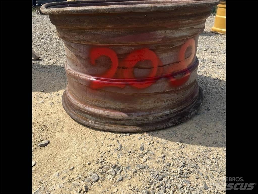 Komatsu 941 24x34 Gume, kotači i naplatci