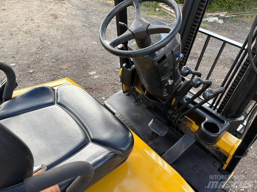 CAT EP 30 K Električni viličari