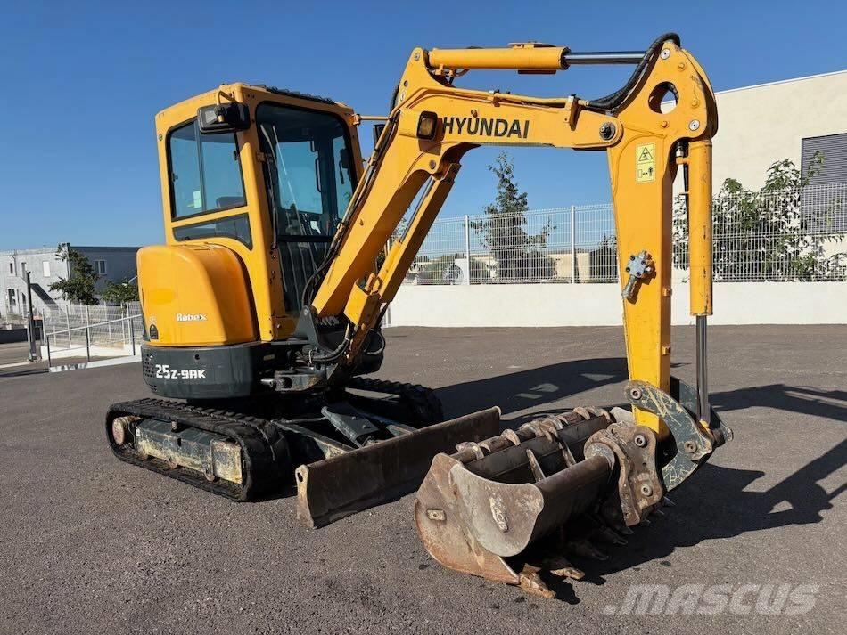 Hyundai R25Z-9 AK Mini bageri <7t