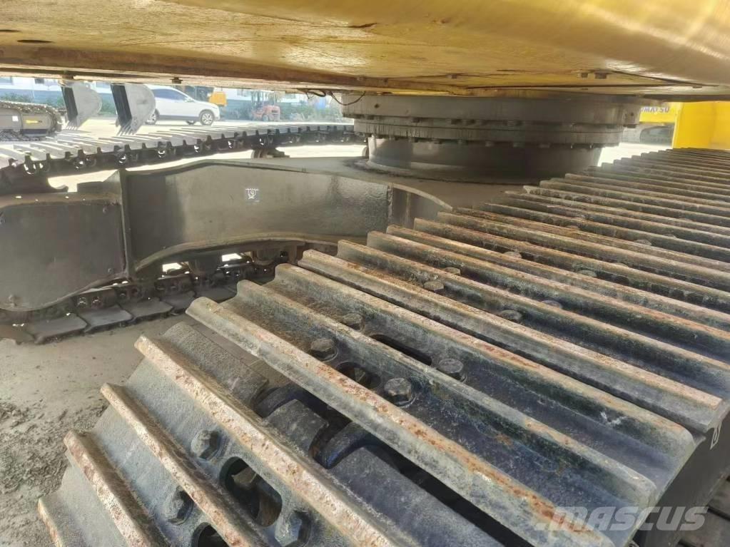 Komatsu PC 220 Bageri gusjeničari