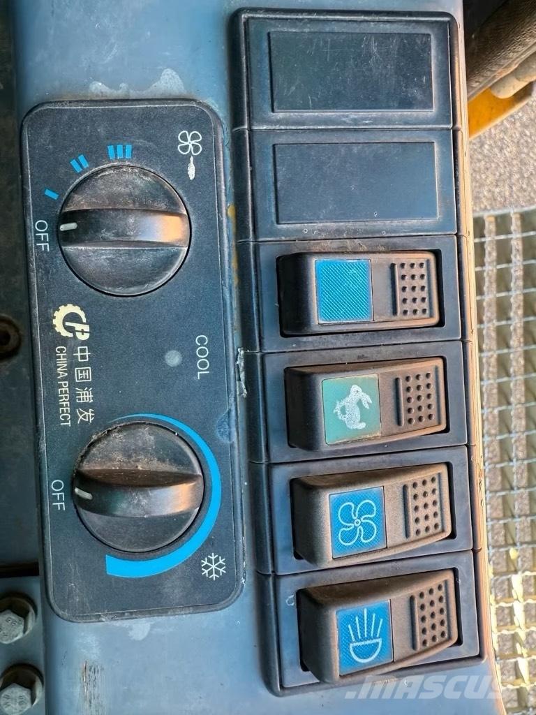 Yuchai YC 60-7 Bageri gusjeničari