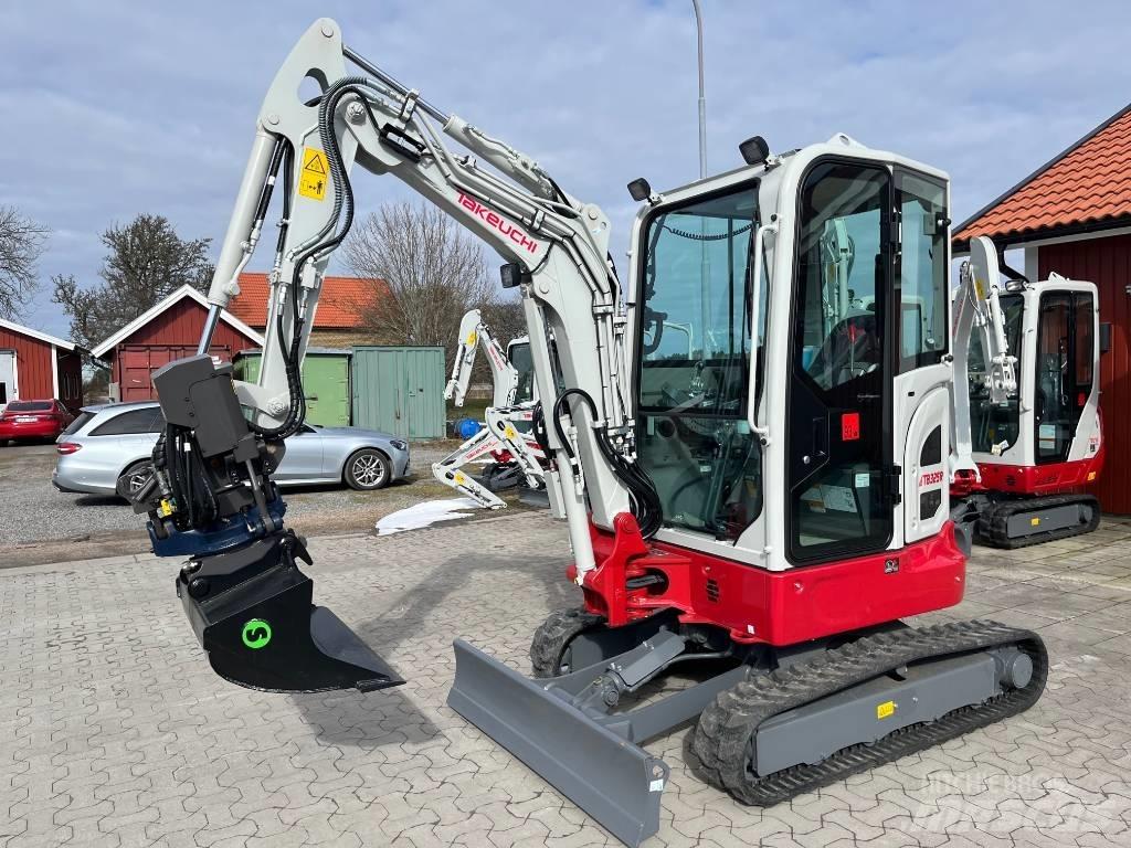 Takeuchi TB325R Mini bageri <7t
