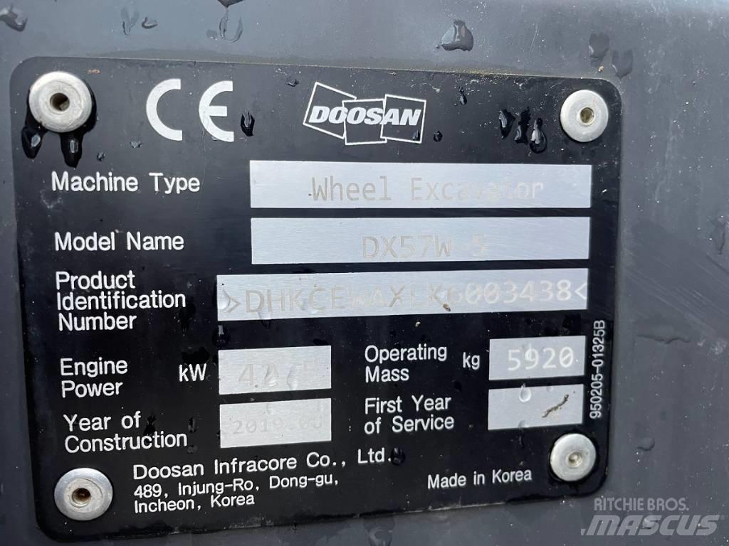 Doosan DX 57 W-5 Bageri na kotačima