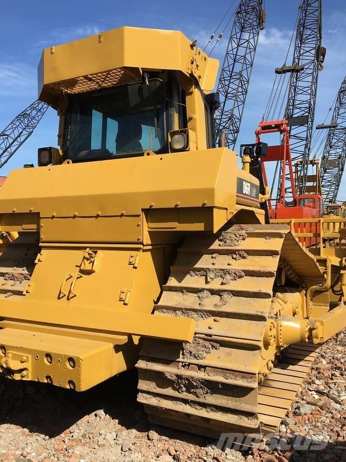 CAT D 6 R Buldožeri gusjeničari