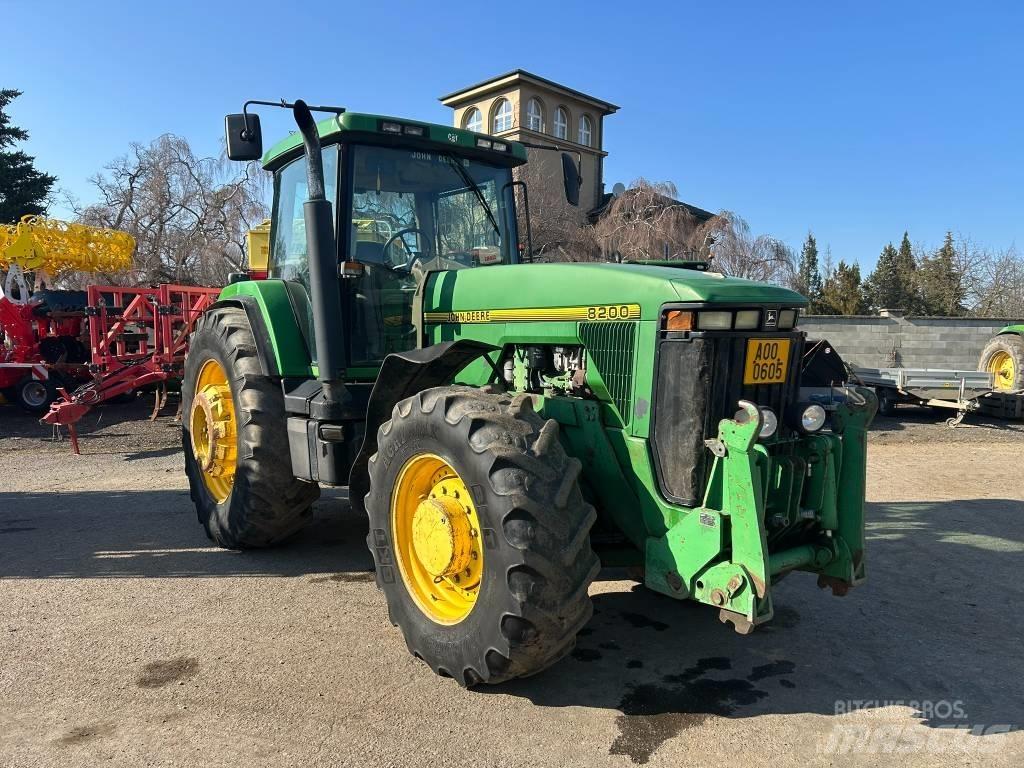 John Deere 8200 Traktori