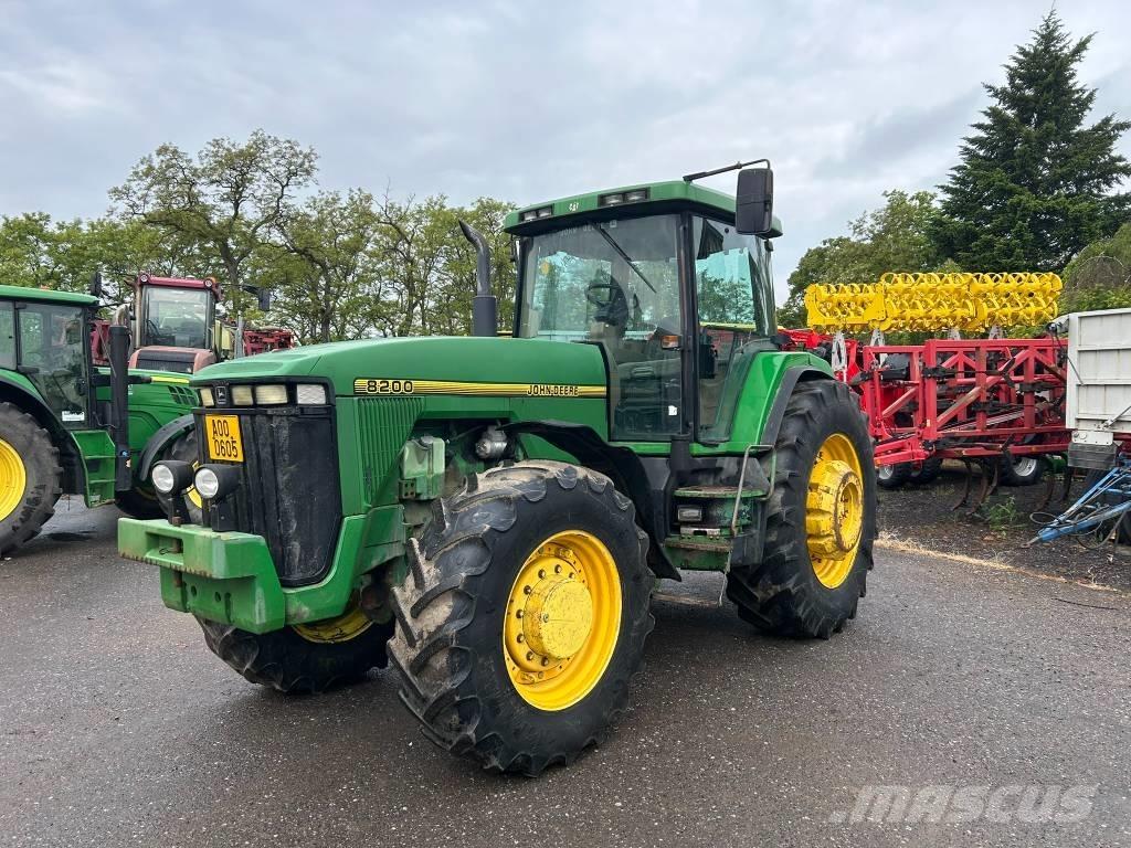 John Deere 8200 Traktori