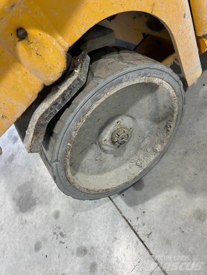 Haulotte Compact 12 Škaraste platforme