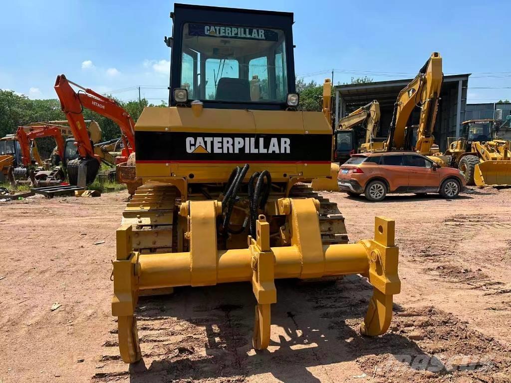 CAT D 6 G Buldožeri gusjeničari