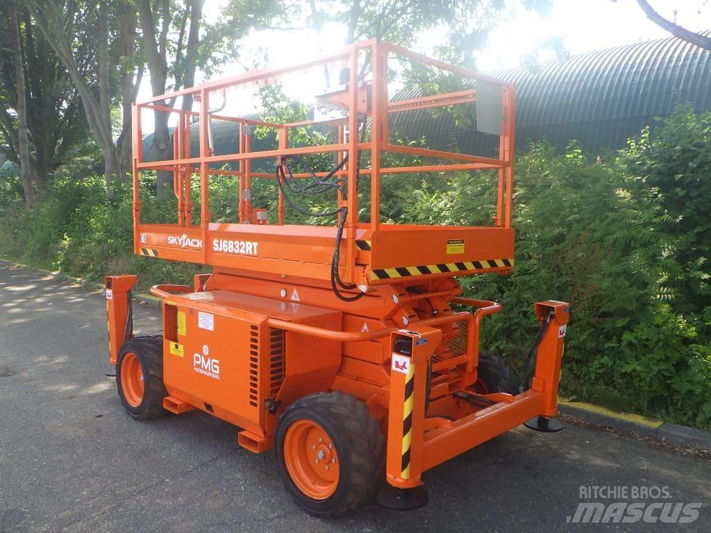 SkyJack SJ6832RT Škaraste platforme