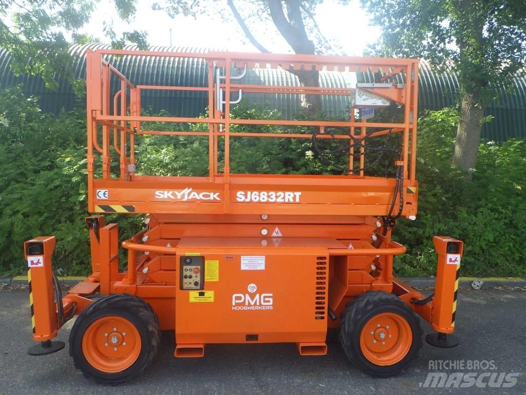 SkyJack SJ6832RT Škaraste platforme